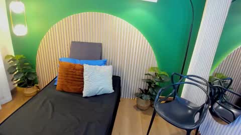 Taylor Bennet online show from November 2, 12:05 pm