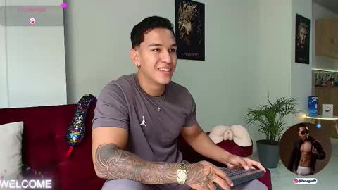 Snapshot of taylor_johnn chatting on September 21, 3:16 pm Penagos zz online show from September 21, 3:16 pm