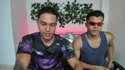 Snapshot of taylor_johnn chatting on January 11, 3:09 pm Penagos zz online show from January 11, 3:09 pm