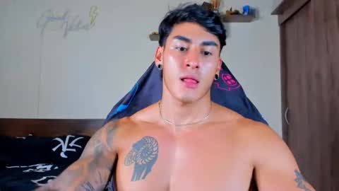 taylor_mclane1 online show from April 27, 9:23 pm