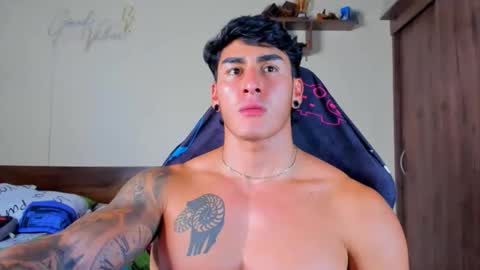taylor_mclane1 online show from May 1, 8:14 pm