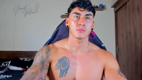 taylor_mclane1 online show from May 16, 7:56 pm
