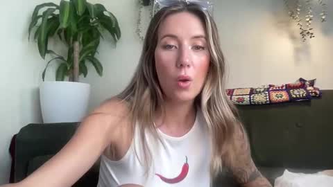 Taylor online show from October 6, 2:18 am