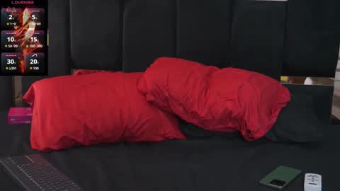 taylorsmiths_ online show from January 15, 3:59 am