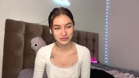 Bella online show from October 2, 2:27 pm
