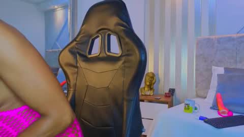 tayra online show from March 12, 9:51 pm