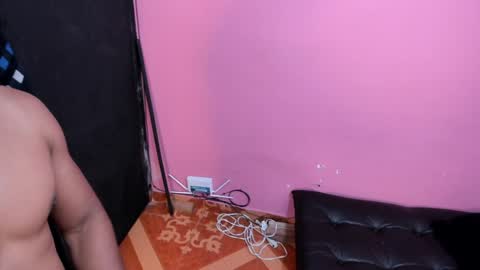 Snapshot of taysonysasha chatting on February 8, 1:32 am ask for cum online show from February 8, 1:32 am