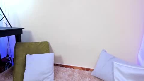 Snapshot of taysonysasha chatting on September 19, 10:35 pm ask for cum online show from September 19, 10:35 pm