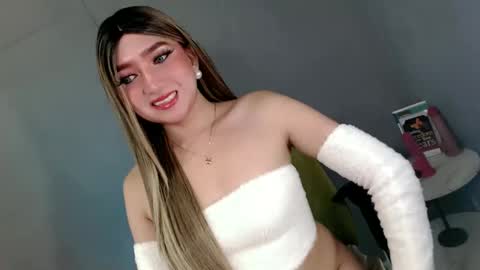 ellaine online show from March 10, 9:51 pm