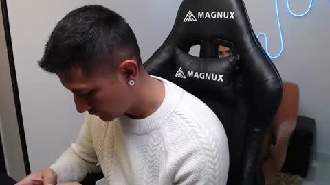 DYNAMITE DUO69 online show from December 2, 7:33 pm