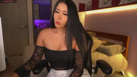 Loren Soler    Sophie Soler 19 years online show from April 15, 7:58 pm