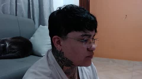 Charlee He online show from November 24, 8:40 pm