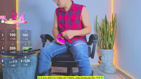Snapshot of teddy_cowboy chatting on September 15, 1:07 am Follow me on Twitter boys ryder and instagram teddyscoot 12 online show from September 15, 1:07 am