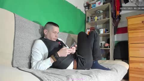 Snapshot of telepaticman chatting on February 18, 5:20 am Virg Lszl online show from February 18, 5:20 am