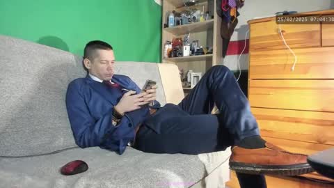 Snapshot of telepaticman chatting on February 25, 6:03 am Virg Lszl online show from February 25, 6:03 am