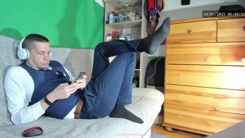 Snapshot of telepaticman chatting on February 24, 8:49 am Virg Lszl online show from February 24, 8:49 am
