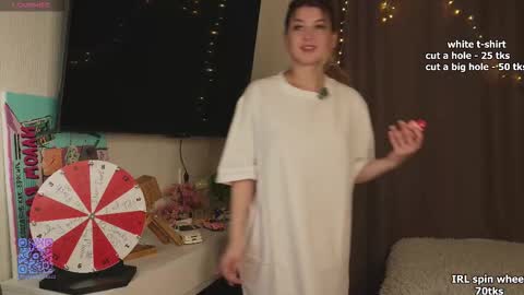 Sarah     online show from October 13, 3:52 am