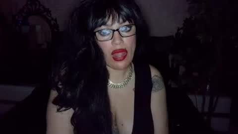 talia i m  french girl online show from April 28, 7:40 pm