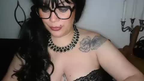 Snapshot of temptresscrystalia chatting on January 30, 4:55 pm talia i m french girl online show from January 30, 4:55 pm