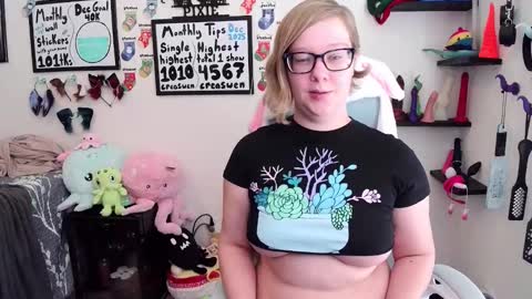 Pixie and Tentacle Overlord online show from December 17, 7:31 pm