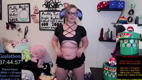 Pixie and Tentacle Overlord online show from November 7, 11:18 pm