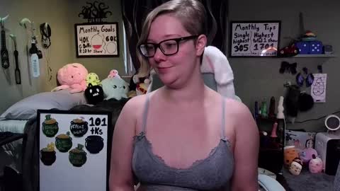 Pixie and Tentacle Overlord online show from March 10, 10:13 pm