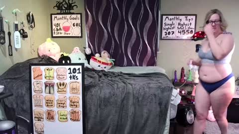 Pixie and Tentacle Overlord online show from January 22, 7:13 pm