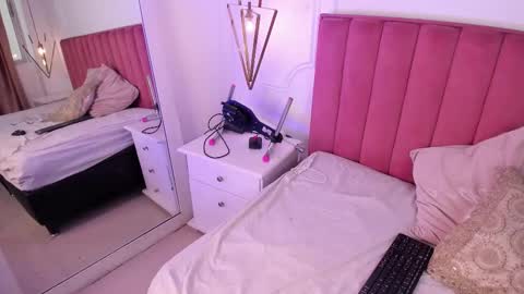 tessa_sinclaire online show from March 4, 9:23 pm