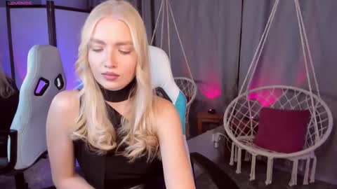 TessaHamilton online show from November 16, 10:06 am