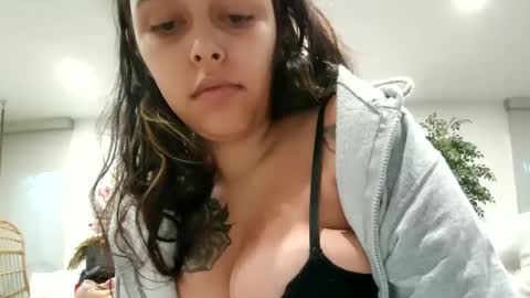tessasavanna online show from September 28, 1:36 am