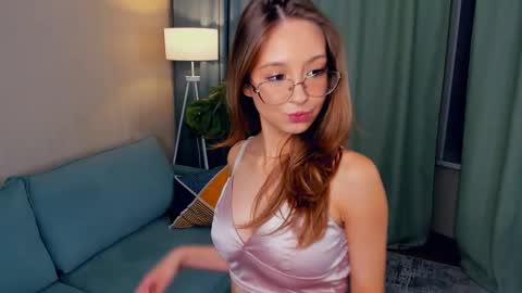 Snapshot of tessiekhanponaphan chatting on September 12, 5:26 pm Cindy online show from September 12, 5:26 pm