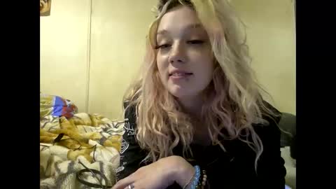 Snapshot of texaspregogrllll chatting on December 13, 3:32 pm TEXASGIRLLLL online show from December 13, 3:32 pm