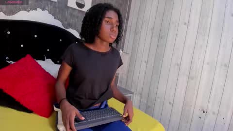 teylor_lovee online show from December 14, 9:10 pm