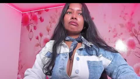 Snapshot of thais_waldrof chatting on February 20, 2:07 am Andreina online show from February 20, 2:07 am