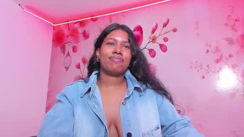 Snapshot of thais_waldrof chatting on February 18, 4:37 am Andreina online show from February 18, 4:37 am