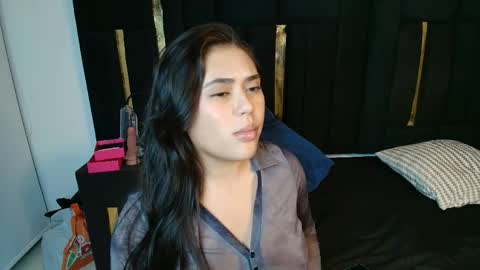 T H A I S  online show from April 5, 12:18 am