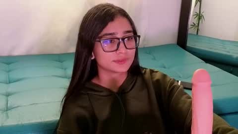 Snapshot of thalia_066 chatting on December 9, 3:22 pm thalia online show from December 9, 3:22 pm