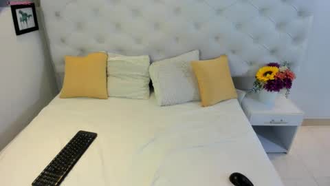 Snapshot of thaliia_gomez chatting on March 4, 7:11 pm online show from March 4, 7:11 pm
