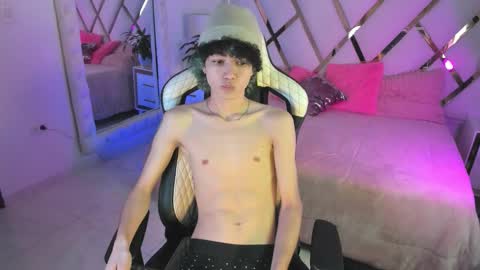 thanier_18 online show from February 25, 8:01 pm