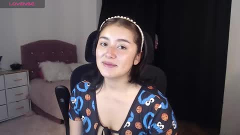 Snapshot of thatgirl2003 chatting on September 9, 1:55 pm online show from September 9, 1:55 pm