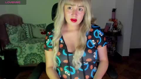 Snapshot of thatgirl2003 chatting on December 16, 11:07 pm online show from December 16, 11:07 pm
