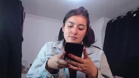 Snapshot of thatgirl2003 chatting on September 10, 3:46 pm online show from September 10, 3:46 pm