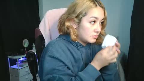   online show from November 6, 10:18 am