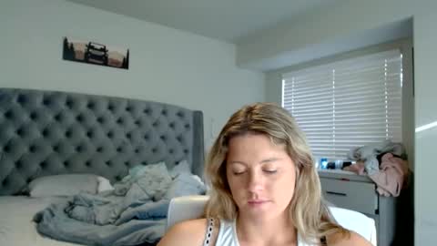 thatprettyblondegirl online show from March 3, 11:56 pm