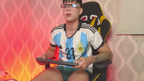 Ithan and Leo online show from November 3, 12:22 am