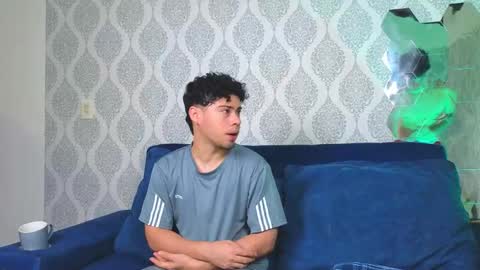 Ithan and Leo online show from September 20, 7:33 am