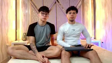 Ithan and Leo online show from September 19, 7:23 am