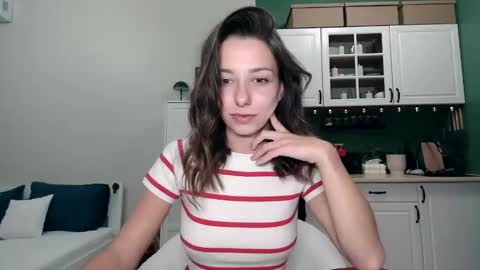 Mia online show from October 24, 3:35 pm