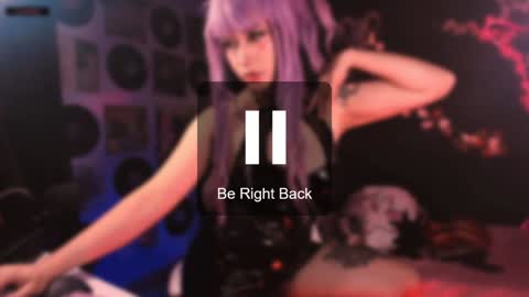Snapshot of the_kitty_roxy chatting on December 18, 7:04 am ... ... online show from December 18, 7:04 am