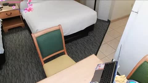 Snapshot of the_naked_siren chatting on September 10, 5:19 am lina luna online show from September 10, 5:19 am